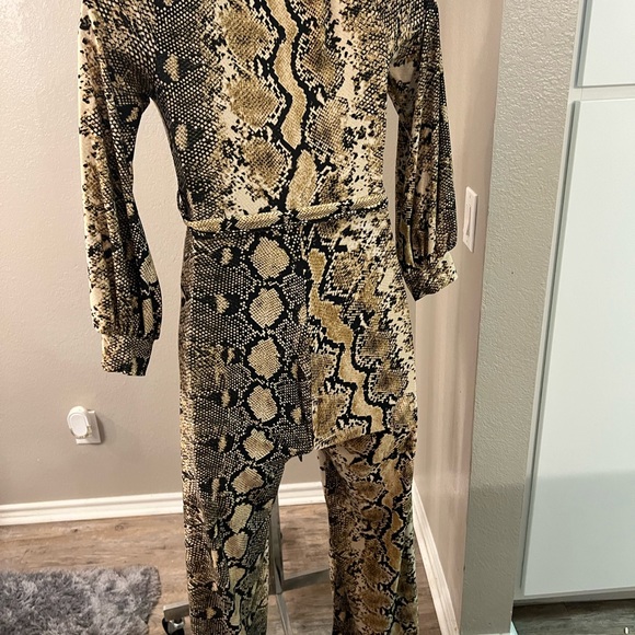 Leopard rumper - Picture 2 of 3